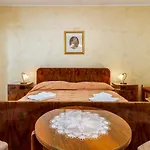 Appartement Lory With A Sea View Near The *