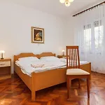 Appartement Lory With A Sea View Near The Pula