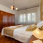 Appartement Lory With A Sea View Near The *