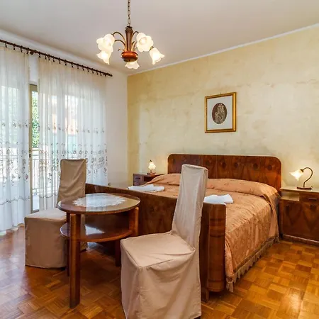 Lory With A Sea View Near The 아파트