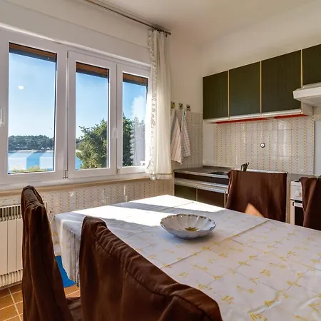 Lory With A Sea View Near The * 풀라