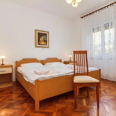 Apartmán Lory With A Sea View Near The Pula