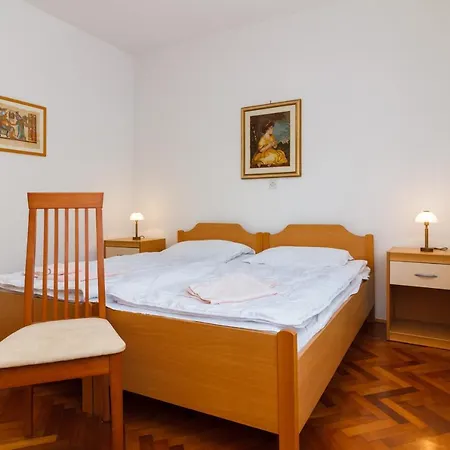Apartmán Lory With A Sea View Near The Pula