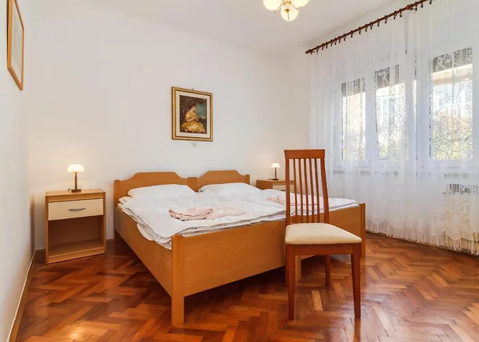 Appartamento Lory With A Sea View Near The Pola