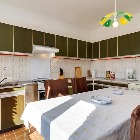 Lory With A Sea View Near The Appartement Pula