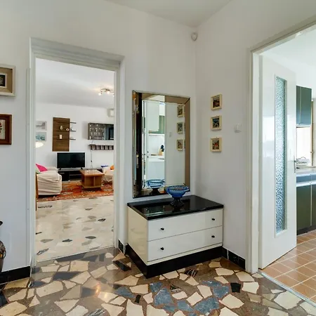 Appartement Lory With A Sea View Near The *