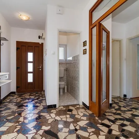 Lory With A Sea View Near The * Pula