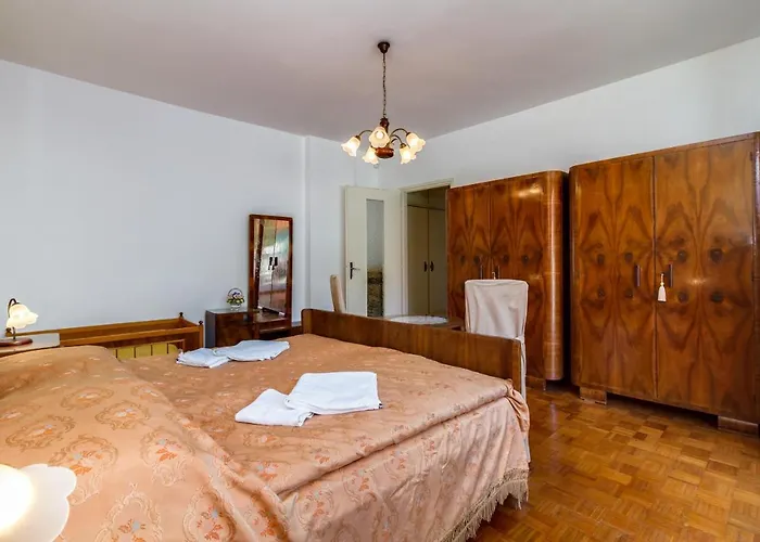 Lory With A Sea View Near The Πούλα