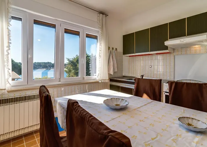 Lory With A Sea View Near The * Pula