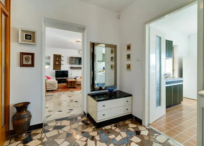 Διαμέρισμα Lory With A Sea View Near The *