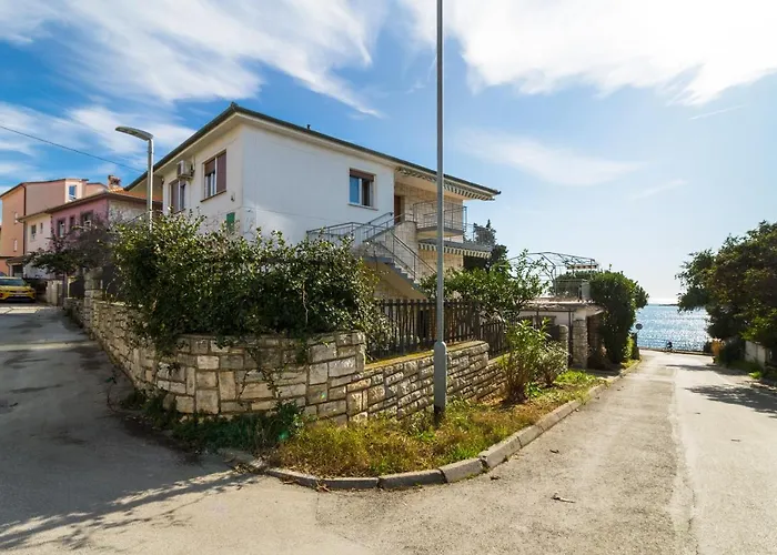 Διαμέρισμα Lory With A Sea View Near The Πούλα
