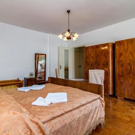 Lory With A Sea View Near The Pula